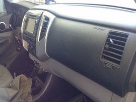 2013 TOYOTA TACOMA, SILVER, PRE-RUNNER MODEL, CREW CAB, 4.0L, AT, 2WD. Z26470